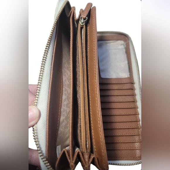 Michael Kors Jet Set Travel Shoulder Bag & Large Wallet Clutch Ivory Brown - Picture 5 of 16